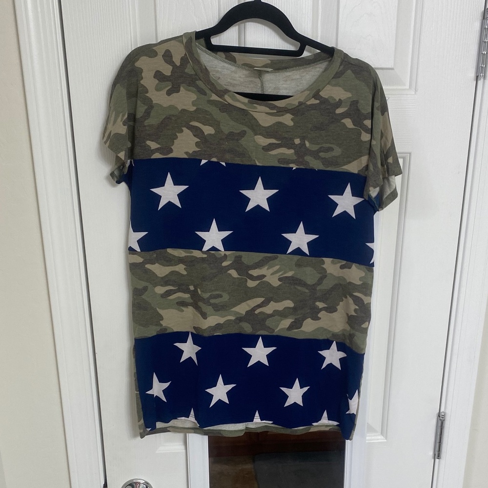 NWOT - Sew in Love (M) - Short sleeve top